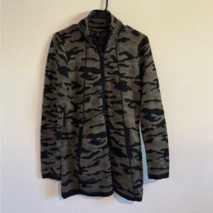Cynthia Rowley Active‎ Women’s Camo Zip Up Sweater Size Medium